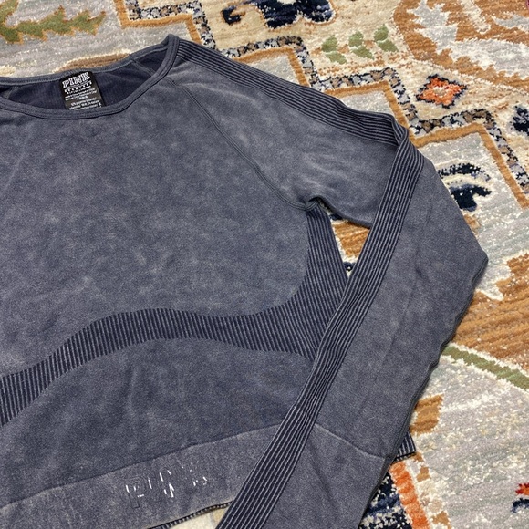 PINK Seamless Crop Top - Picture 3 of 7